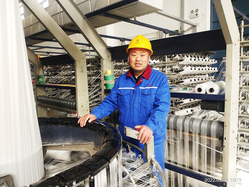 2021年度集团劳动模范、山东皇冠hg1088塑编厂维修工张西芳张西芳.jpg