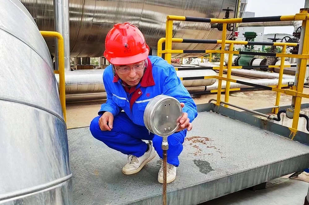 2021年度集团劳动模范、宜昌皇冠hg1088硫酸厂硫酸车间主任吴启国吴启国.jpg